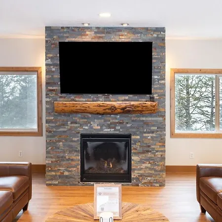 Spacious Mountain Chalet - Park City, Near 7 Ski Resorts, Game Room, 4 Balconies